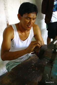 Seniman Pewter Dari Negeri Pelangi