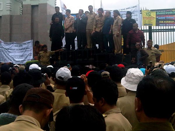 500 Kades Geruduk DPR