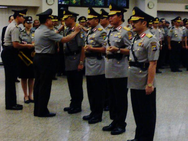 Timur Pradopo Resmi Jenderal Bintang Tiga