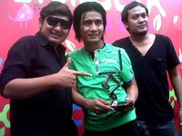 Senyum ST12