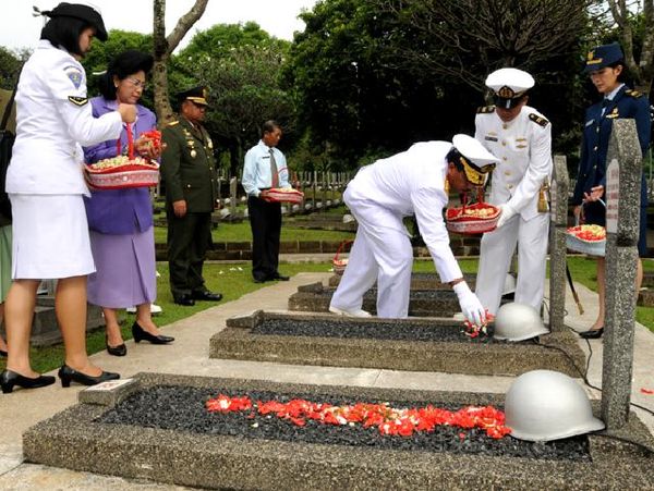 Panglima TNI Ziarah ke Makam Pahlawan