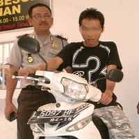 Telantarkan Istri, Penjual Parfum Keliling Gasak Motor WIL