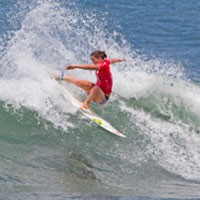 Babak pertama divisi wanita sebagai pertanda dimulainya Oakley ASP World Pro Junior di Bali