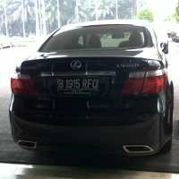 Mengintip Showroom Mobil Mewah di Gedung Wakil Rakyat