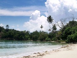 Dari Pantai Pasir Panjang hingga Komunitas Adat Terpencil Suku Mantang