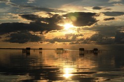 Menikmati Senja di Pantai Perepat Tunggal