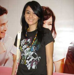 Revalina Perhatikan Ibu Hamil Demi Rano Karno