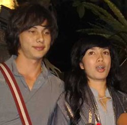 Andhika Pratama Ingin Satu Jam Saja Jadi Kejutan Untuk Ussy Sulistiawaty