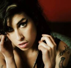 Amy Winehouse Berkomitmen Tak Ingin Sentuh Narkoba Lagi