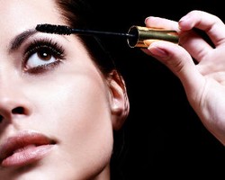 4 Langkah Perbesar Mata Dengan Efek Make-up