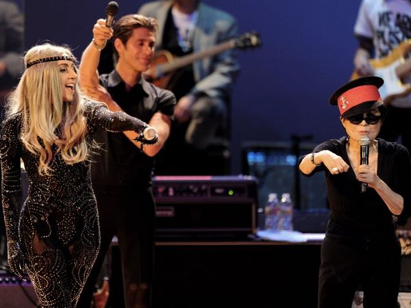 Aksi Lady Gaga & Yoko Ono