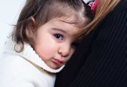 Mengatasi Bayi yang Sulit Berpisah dari si Ibu