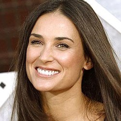 Cinta Lingkungan, Demi Moore Beli Mobil Hybrid 