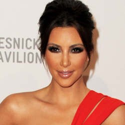 Kim Kardashian Tak Percaya Punya 5 Juta Follower di Twitter