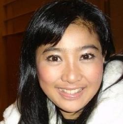 Karang Beracun Bikin Olivia Zalianty Nggak PeDe Pamer Dengkul