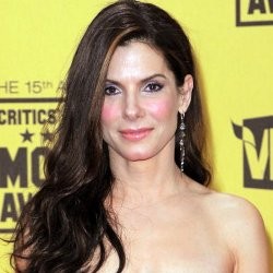 Sandra Bullock Ingin Punya Pacar & Tambah Momongan