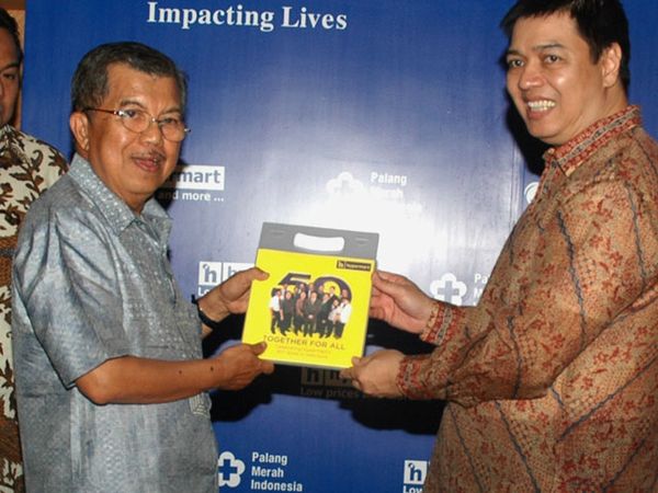 PMI Terima Sumbangan 1,5 M