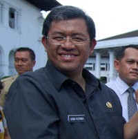 Gubernur: Siapa pun, Tak Boleh Recoki Bantuan Gempa!