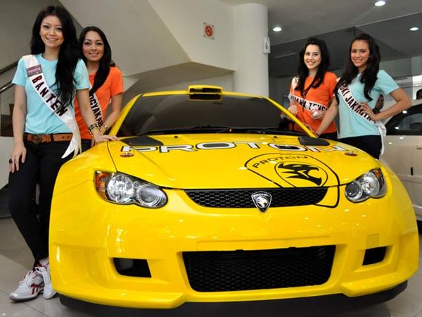 Puteri Indonesia Sambangi Proton