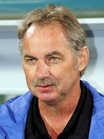 Riedl Tetap Perlu Pemain Keturunan