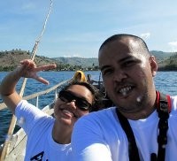 Berselancar di Pulau Ular