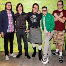 Weezer Bersedia Bubar Jika Dibayar Rp 181,5 M