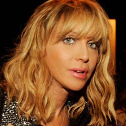 Foto Topless Beredar, Courtney Love Stop Nge-tweet