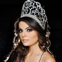 Miss Universe 2010 Ingin Pelajari Budaya Indonesia