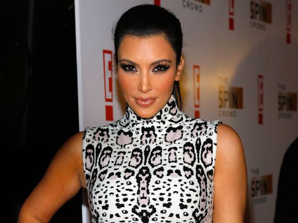 Hitam-putih Kim Kardashian