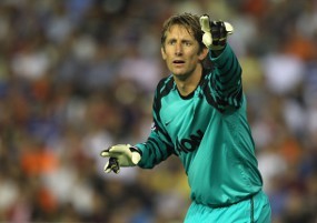 Van der Sar Siap Pensiun di Akhir Musim
