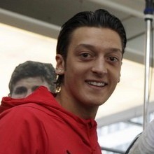 Oezil Tak Hadapi Dilema