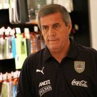 Tabarez Puas dengan Lapangan, Keluhkan Cuaca