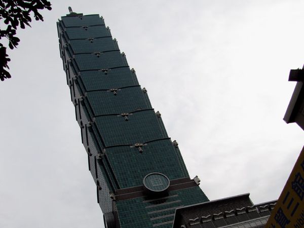 Naik ke Puncak Taipei 101