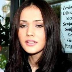 Masih Sakit Hati, Senk Lotta Belum Mau Pacaran Lagi