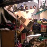 Ledakan di Kembangan, Atap Dapur Rumah Thomas Ambrol