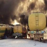 Puluhan Truk Tangki Minyak Untuk NATO Dibakar di Pakistan
