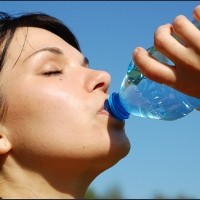 Hindari Dehidrasi, Konsumsi Air 1.600 CC per Hari