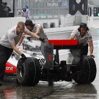 Hujan, Sesi Kualifikasi Ditunda hingga Minggu 