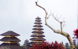 Keagungan Pura Besakih di Kaki Gunung Agung