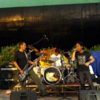 MACAN Obati Kerinduan Pecinta Musik Rock di Kota Surabaya