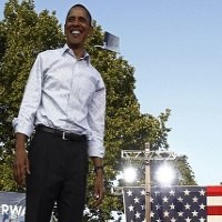 Obama Dilempar Buku Saat Pidato!