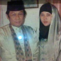 Aida Saskia Pamer Foto Bareng Zainuddin MZ