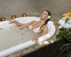 Mandi Susu Ala Cleopatra Bikin Kulit Mulus