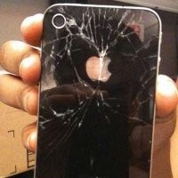 Glassgate iPhone, Konsumen Sulit Dapatkan Garansi 