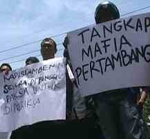 Tak Puas Kasus Batu Mangaan, Mahasiswa NTT Serbu Polres Pelabuhan