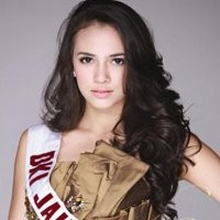 Perempuan Naik Motor, Harus Seksi Tetapi Tetap Safety