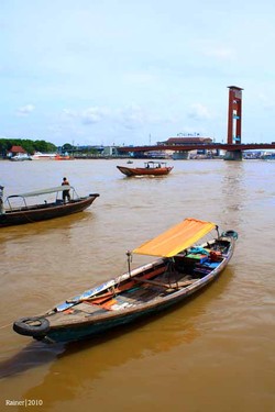 Susuri Musi dengan Gondola Versi Palembang