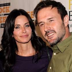 Courteney Cox Cerai Setelah 11 Tahun Menikah