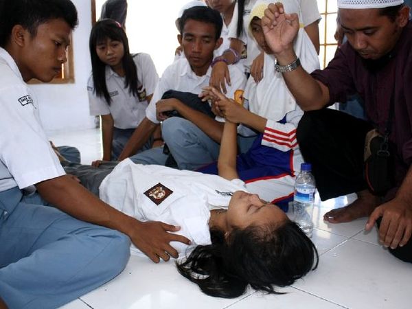 17 Pelajar SMU Kesurupan