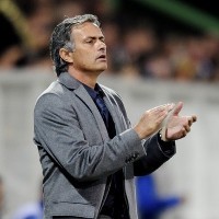 Mourinho Tutup Kuping Soal Kritik